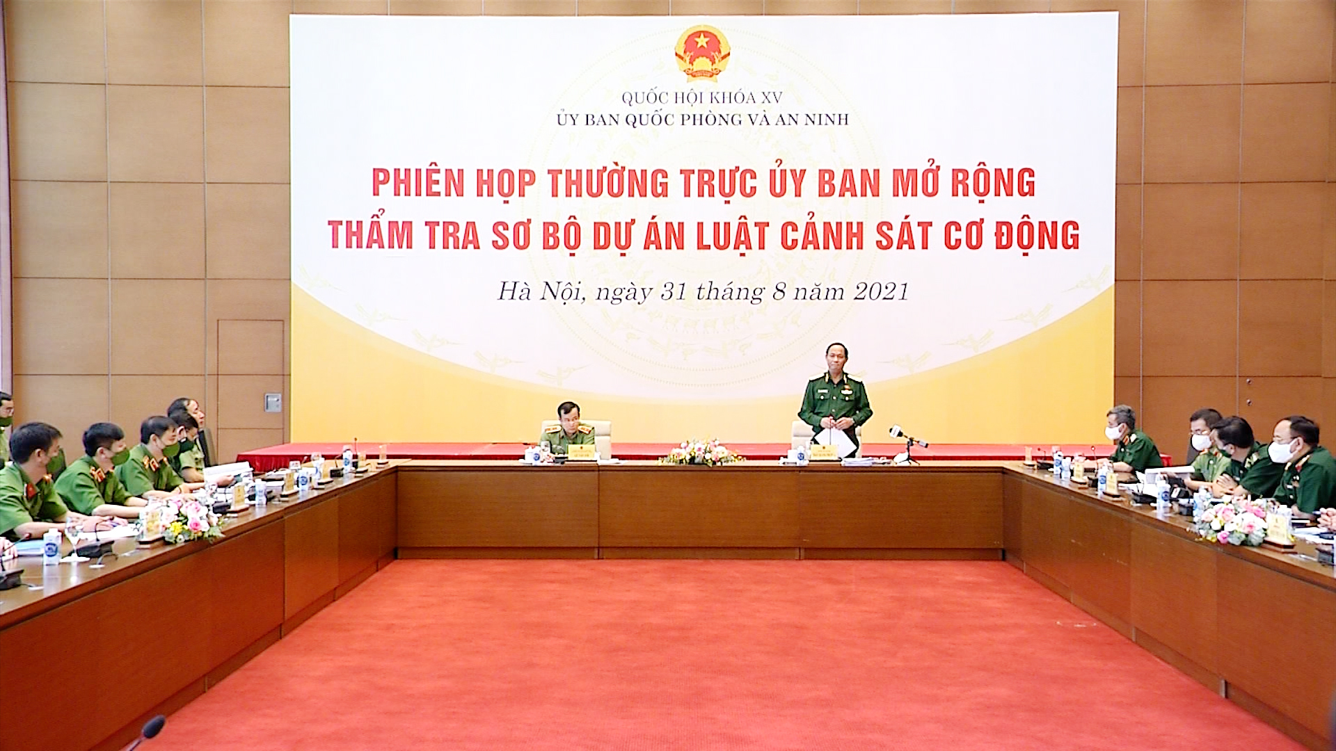 PHÓ CHỦ TỊCH QUỐC HỘI TRẦN QUANG PHƯƠNG DỰ HỘI NGHỊ THẨM TRA SƠ BỘ DỰ ÁN LUẬT CẢNH SÁT CƠ ĐỘNG